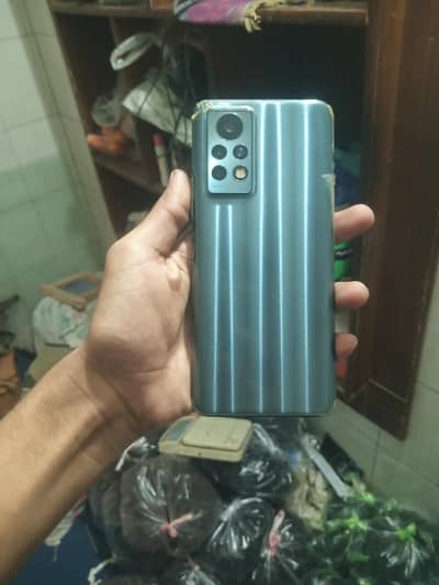 Infinix Note 11 Pro complete box . 8gb. 128gb. . 120 hrz display