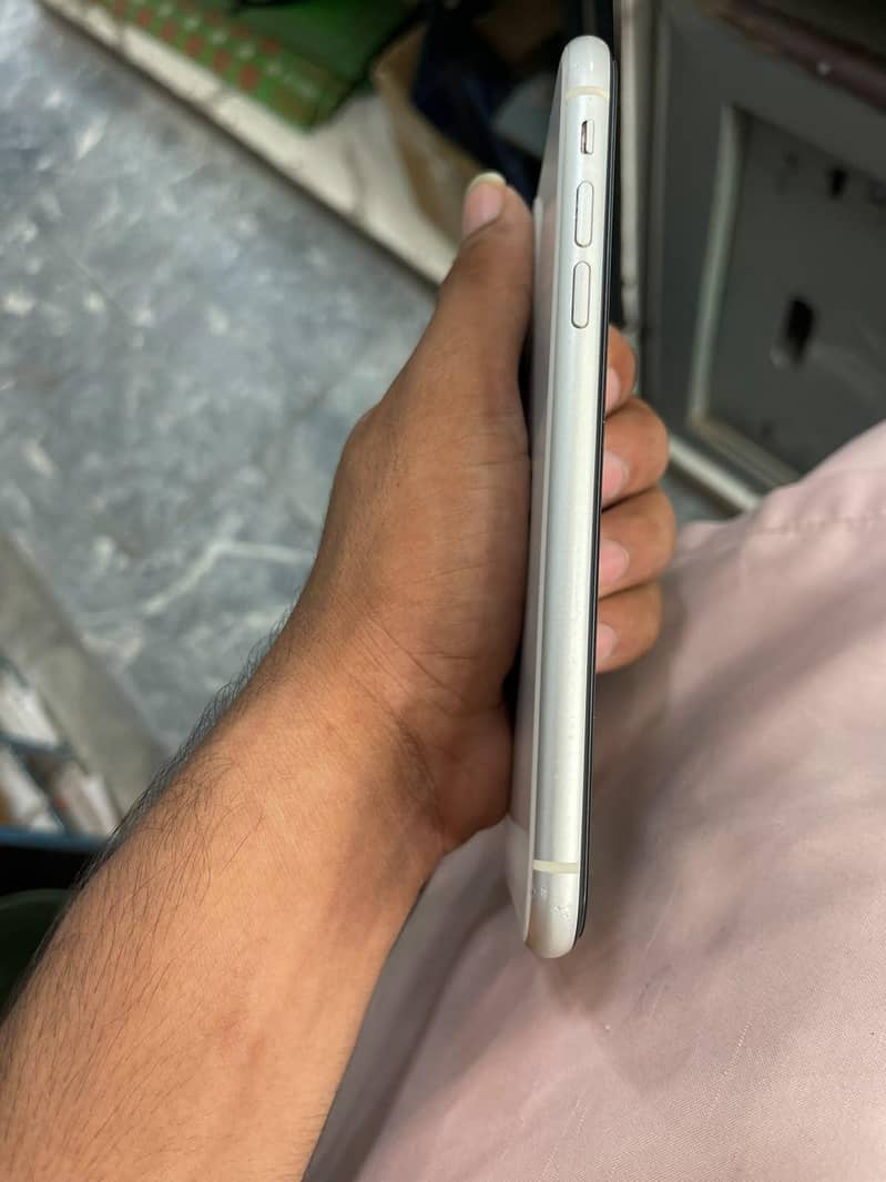 Apple iPhone 11 5