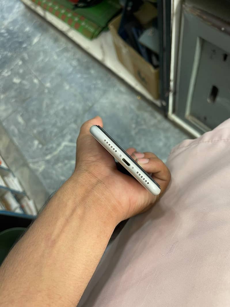 Apple iPhone 11 15