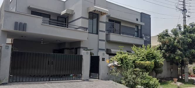 10 MARLA 4 BEDROOM HOUSE AVAILABLE FOR RENT