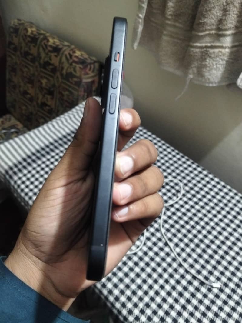 Apple iPhone 15 3