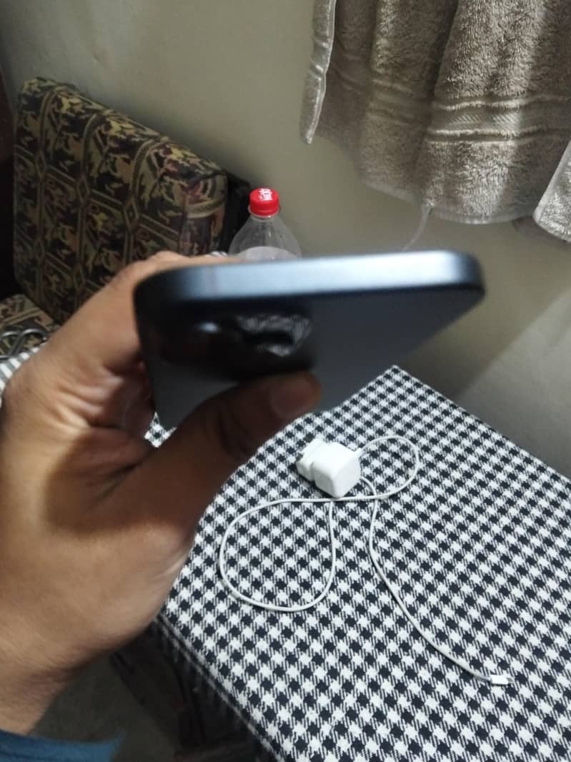Apple iPhone 15 4
