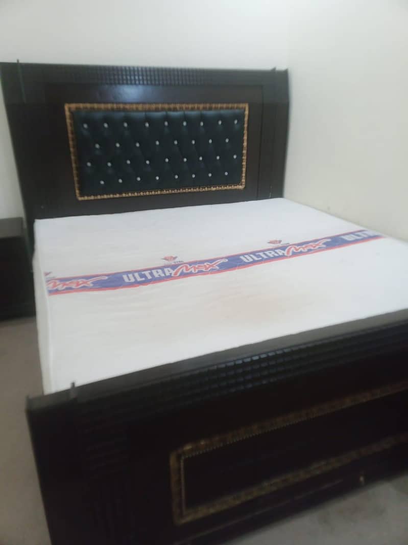 Double bed with mattrix 0