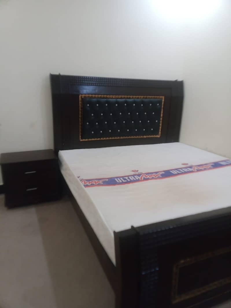 Double bed with mattrix 1