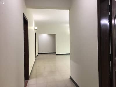 10 MARLA 3 BEDROOM APARTMENT AVAILABLE FOR RENT