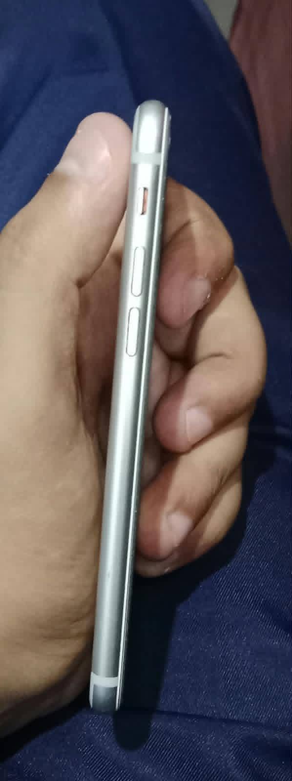 Apple iPhone 7 3