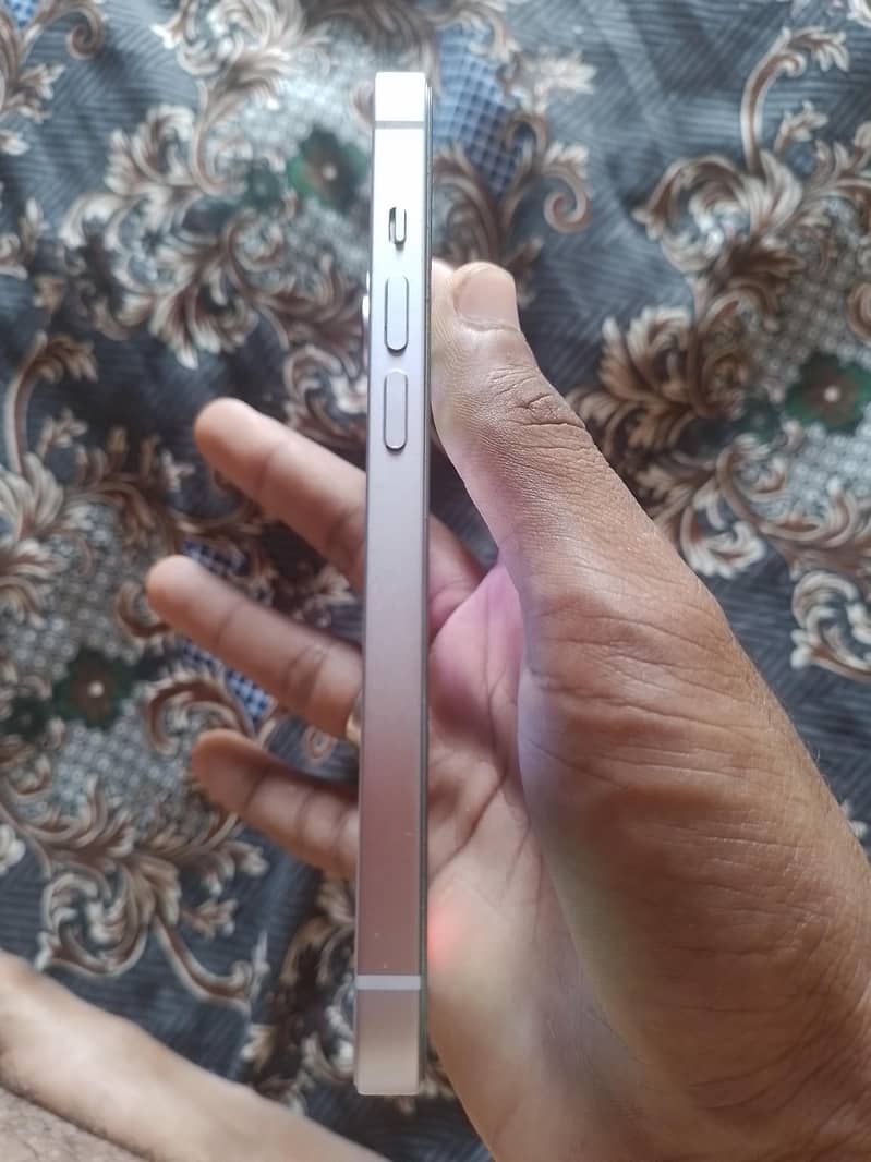 Apple iPhone 14 4