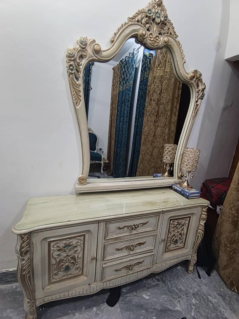 bed side table dressing 3