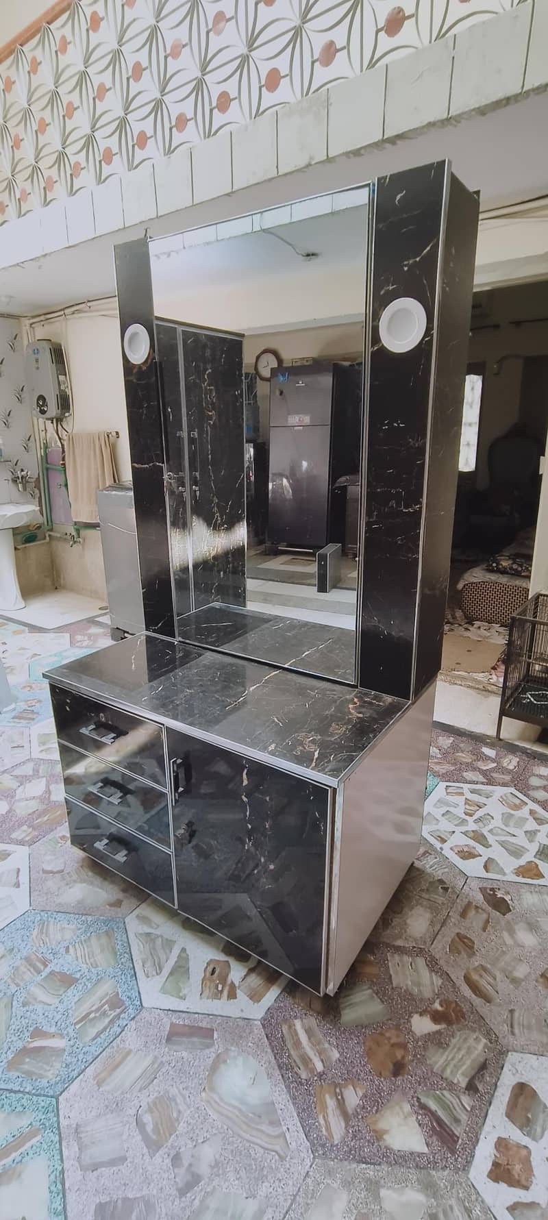 Dressing Table In New Condition 4