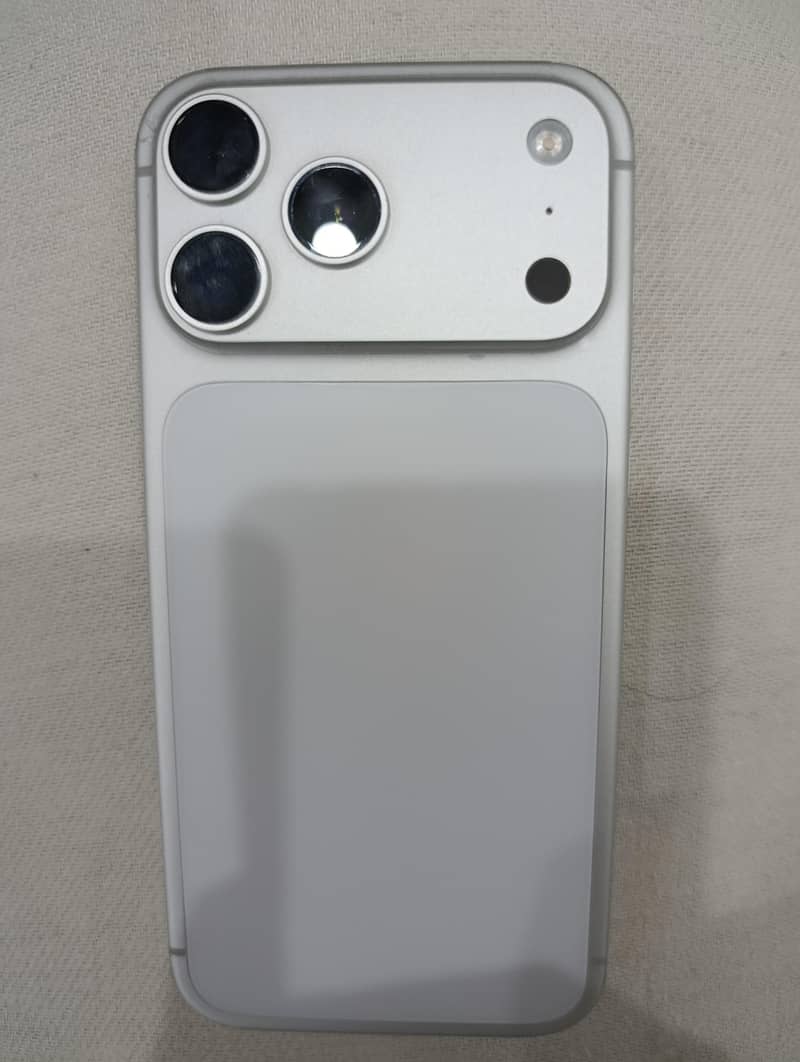 iphone 17 pro max silver 0