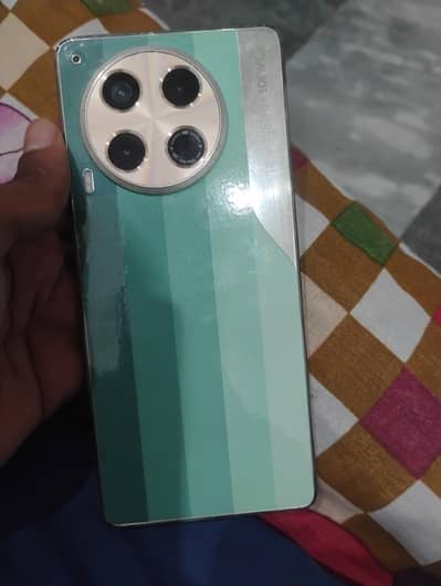 Tecno cammon 30 leowe edition