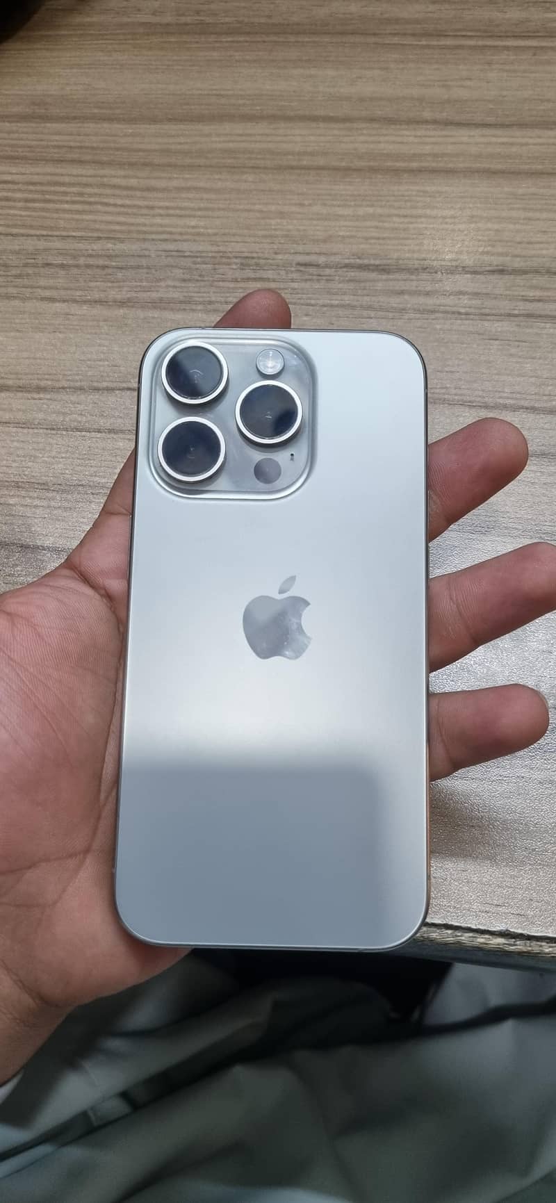 Apple iPhone 15 Pro 0
