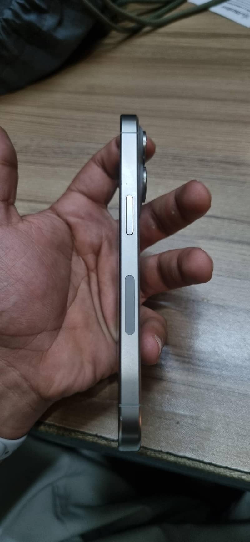 Apple iPhone 15 Pro 3