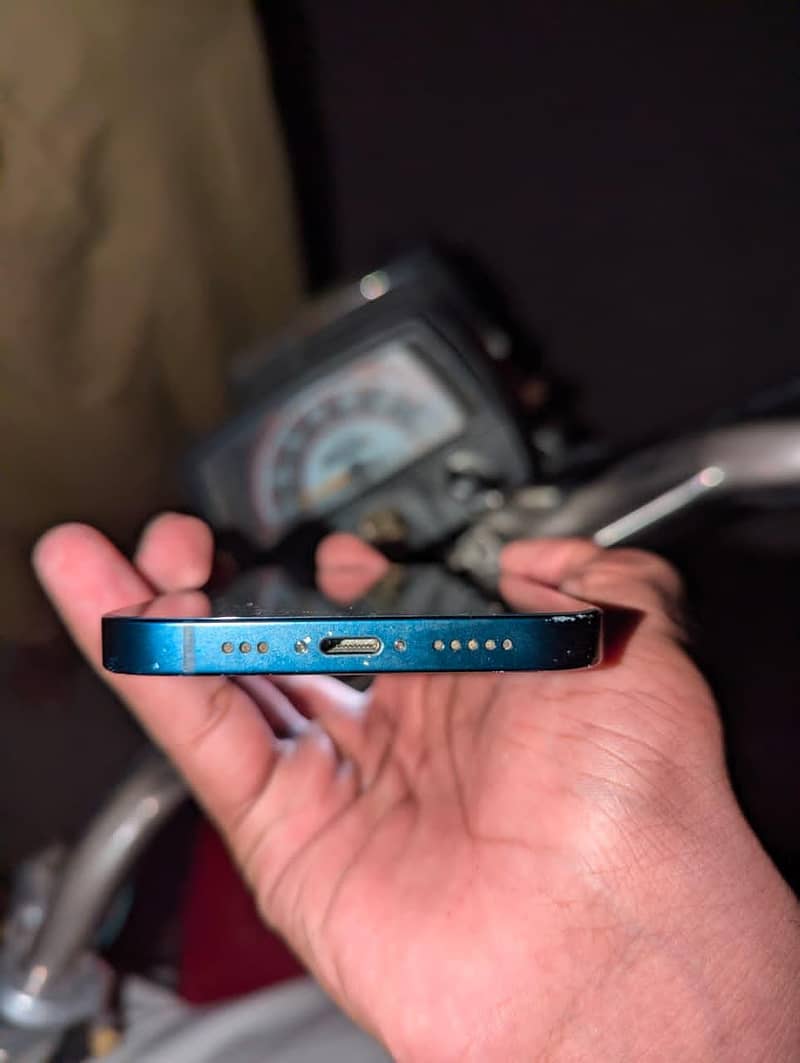 Apple iPhone 13 5
