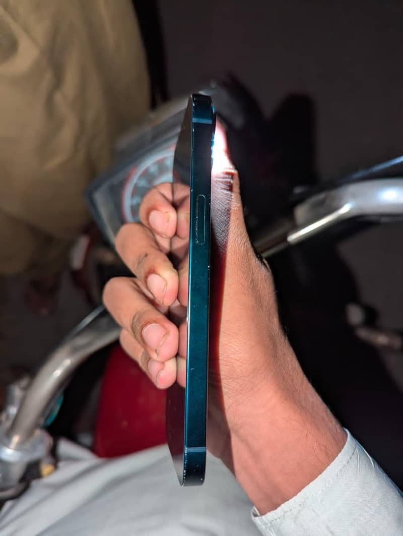 Apple iPhone 13 6