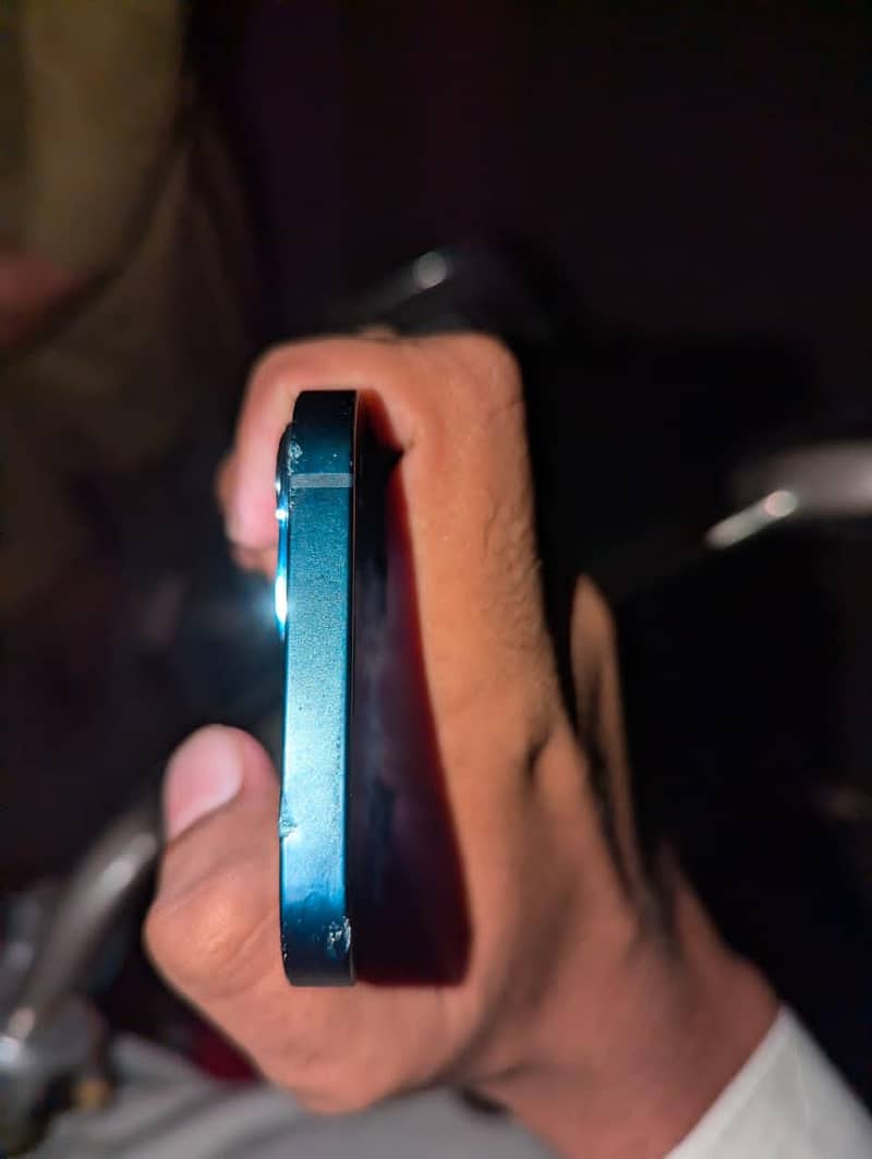 Apple iPhone 13 8