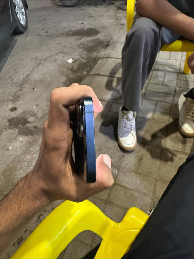 Apple iPhone 13 5