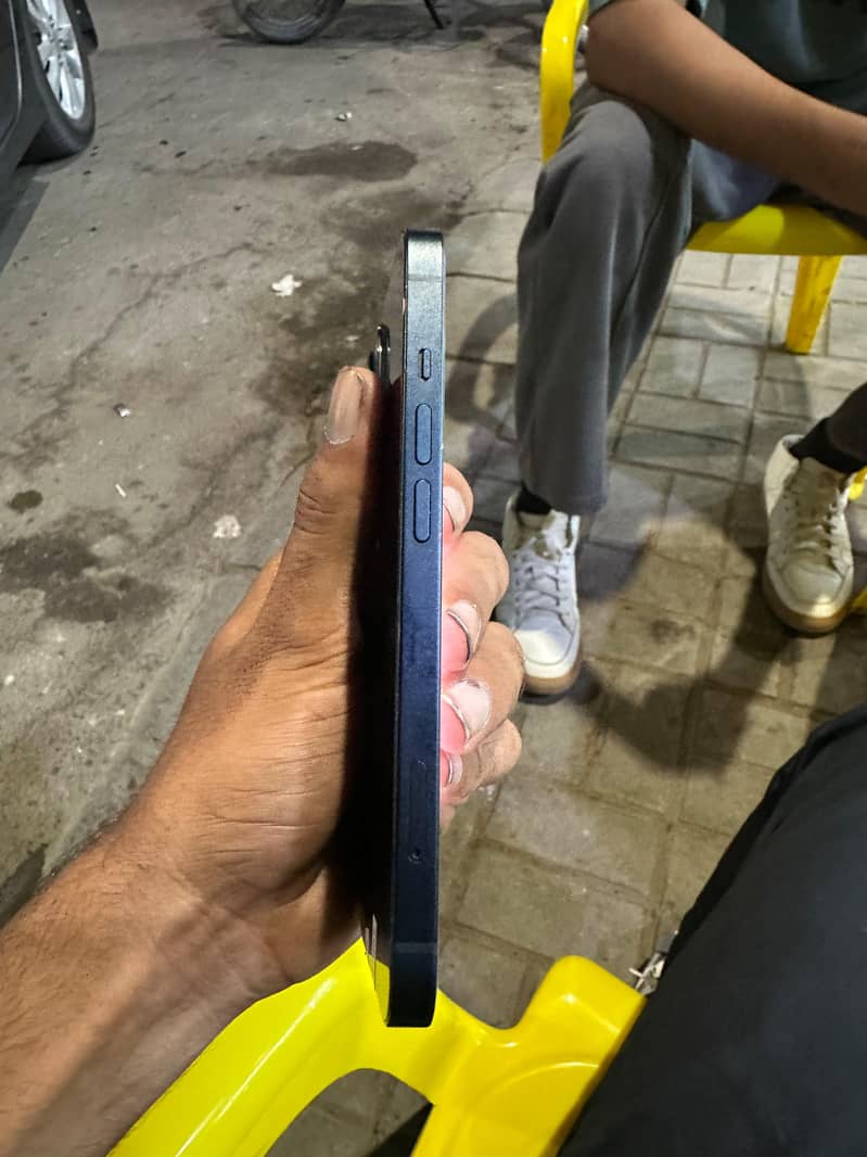 Apple iPhone 13 6