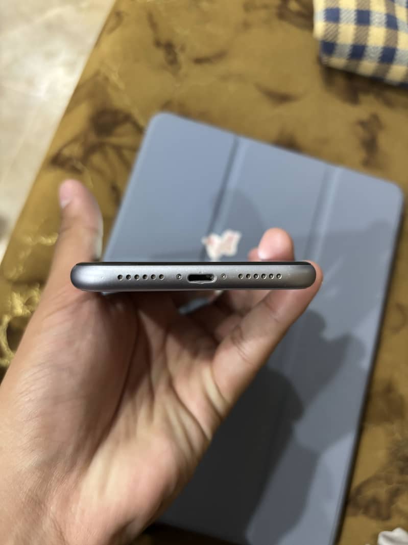 Apple iPhone 11 6
