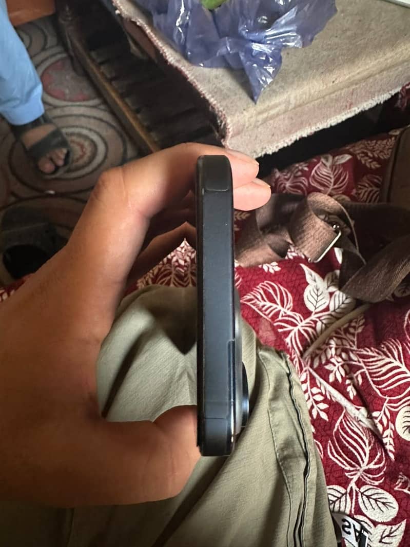 Apple iPhone 15 Pro Max 6