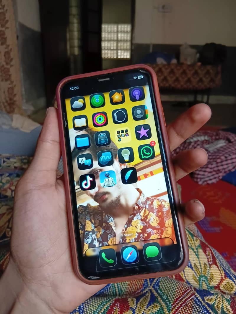 Apple iPhone 11 4