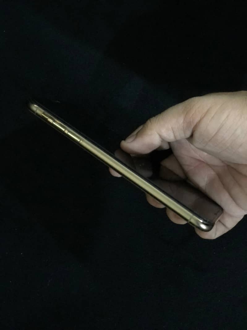 Apple iPhone X 4