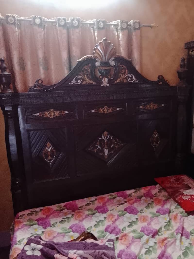 bed set/slightly used/bedroom /bed/set/chinioti bed/ 1
