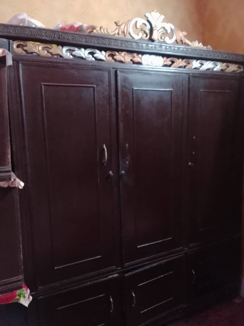 bed set/slightly used/bedroom /bed/set/chinioti bed/ 3