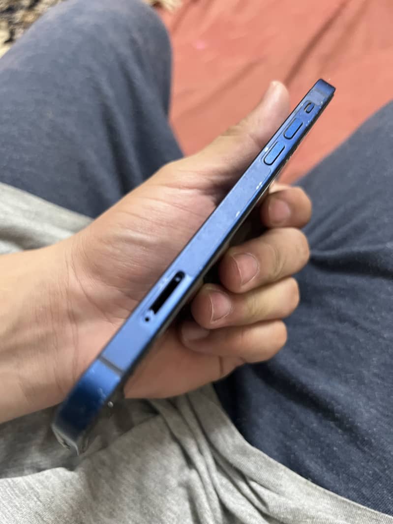 Apple iPhone 12 3