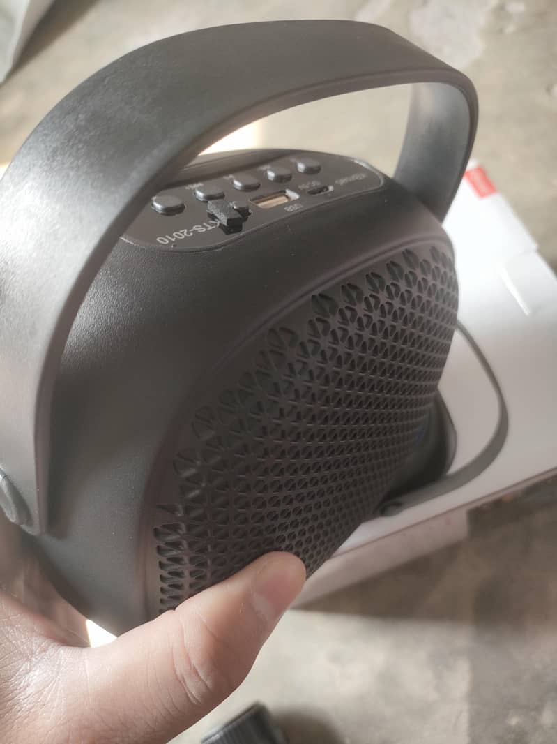 Bluetooth Speaker 4