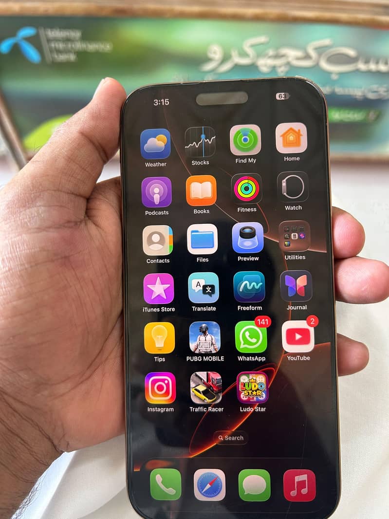 Apple iPhone 16 Pro Max 4