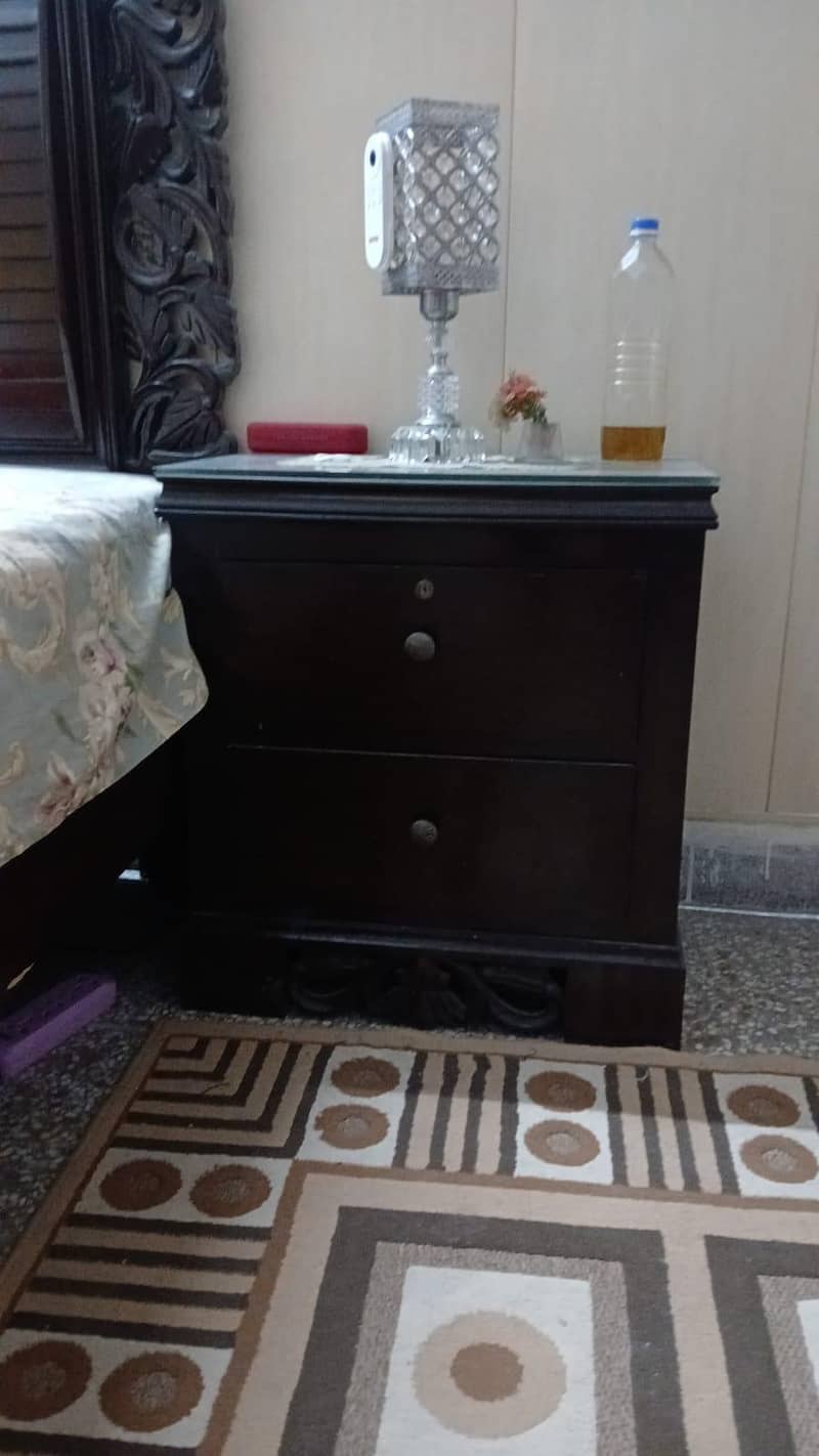 bed dressing and side table 2