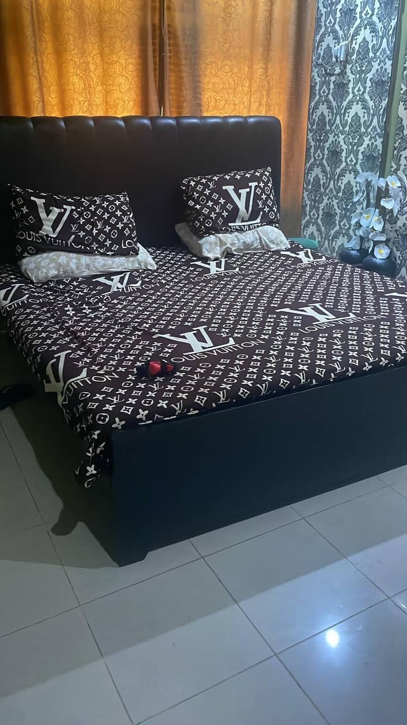 double  bed 0