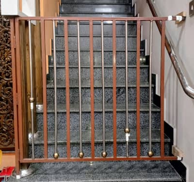 Iron Staircase Safety Gate for Kids Description