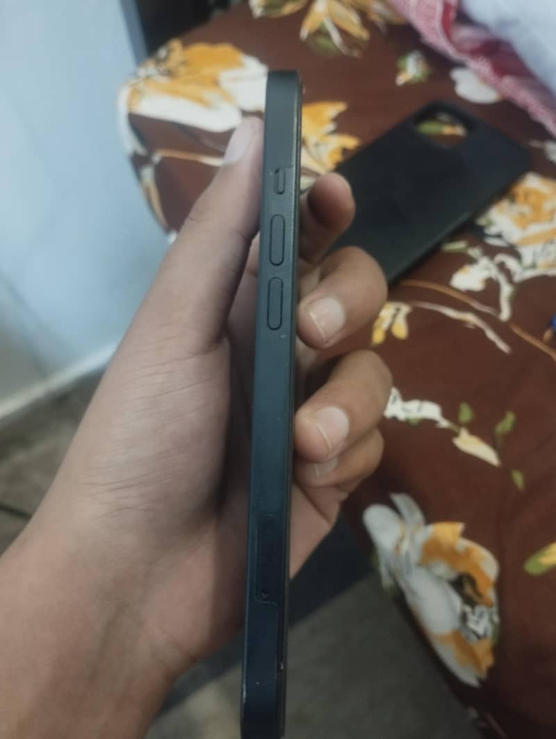 Apple iPhone 13 2