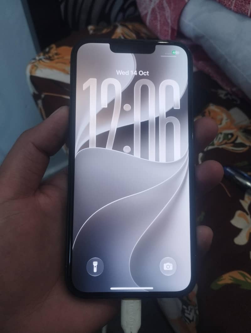 Apple iPhone 13 4