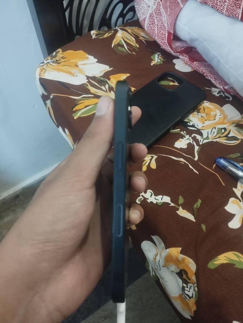 Apple iPhone 13 5