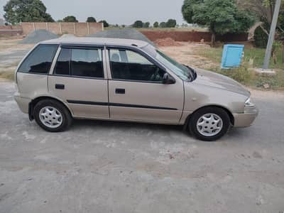 Suzuki Cultus VXR 2015 2 pec touching ha
