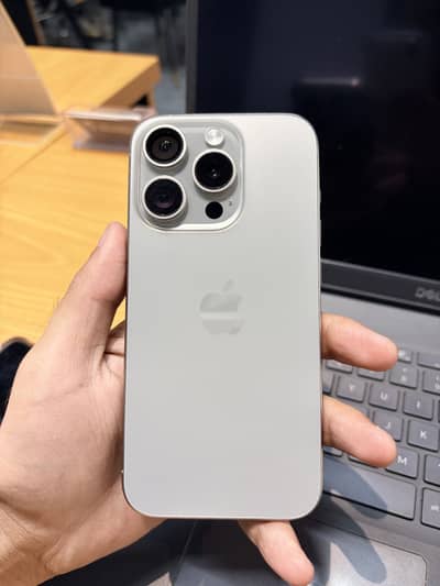 Iphone 15 pro (Factory Unlock)