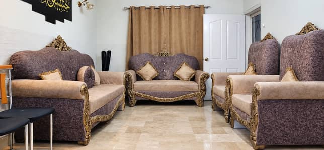 Sofa Set / 7-Seater Sofa Set Royal Taj Style Excellent Condition