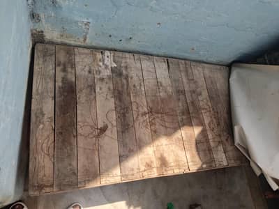 Wooden thakat Kikar ki wood hai bilkul hai serious buyer contact kry