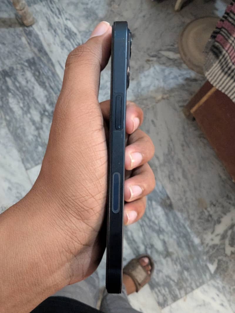 Apple iPhone 13 2