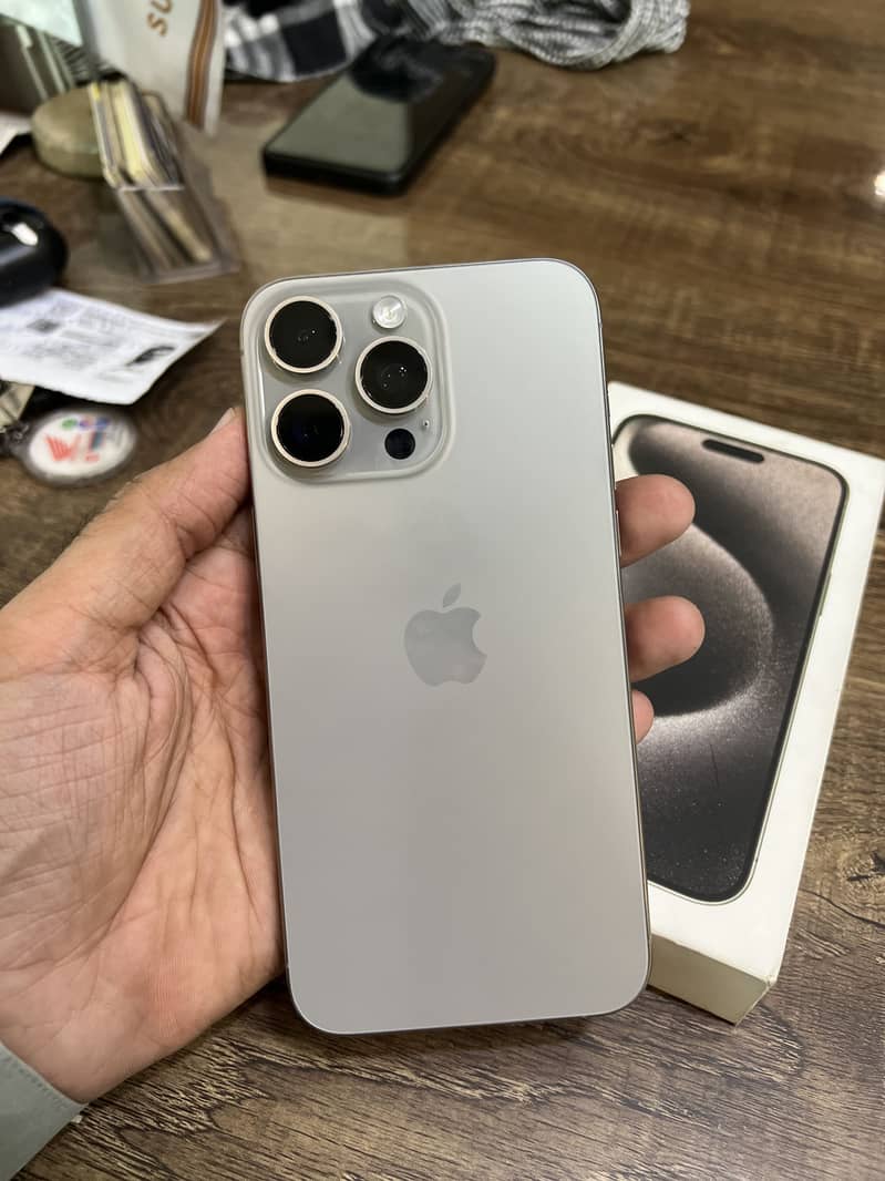 Apple iPhone 15 Pro Max 0
