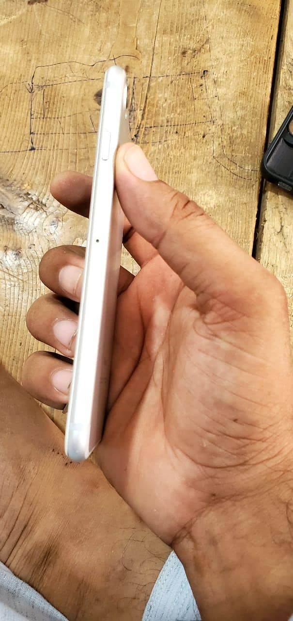 Apple iPhone 7 3