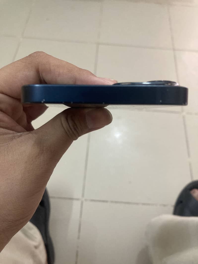 Apple iPhone 13 2