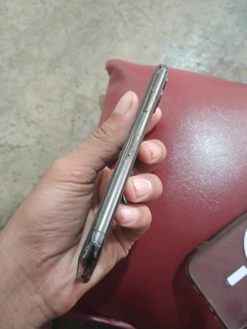 Apple iPhone 11 Pro 2
