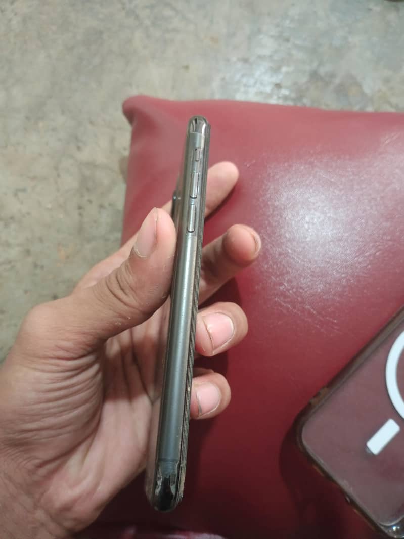 Apple iPhone 11 Pro 3