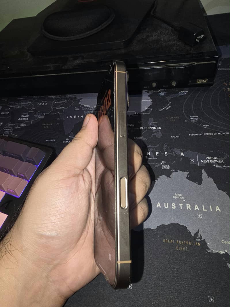 Apple iPhone 16 Pro 1