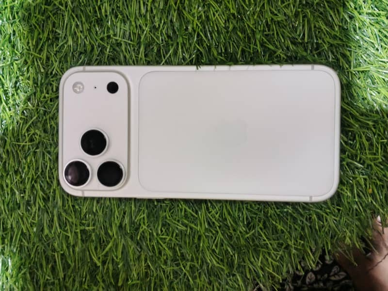 Apple iPhone 17 Pro Max 4