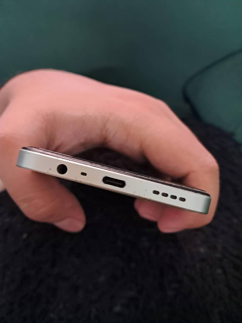 Realme C63 4